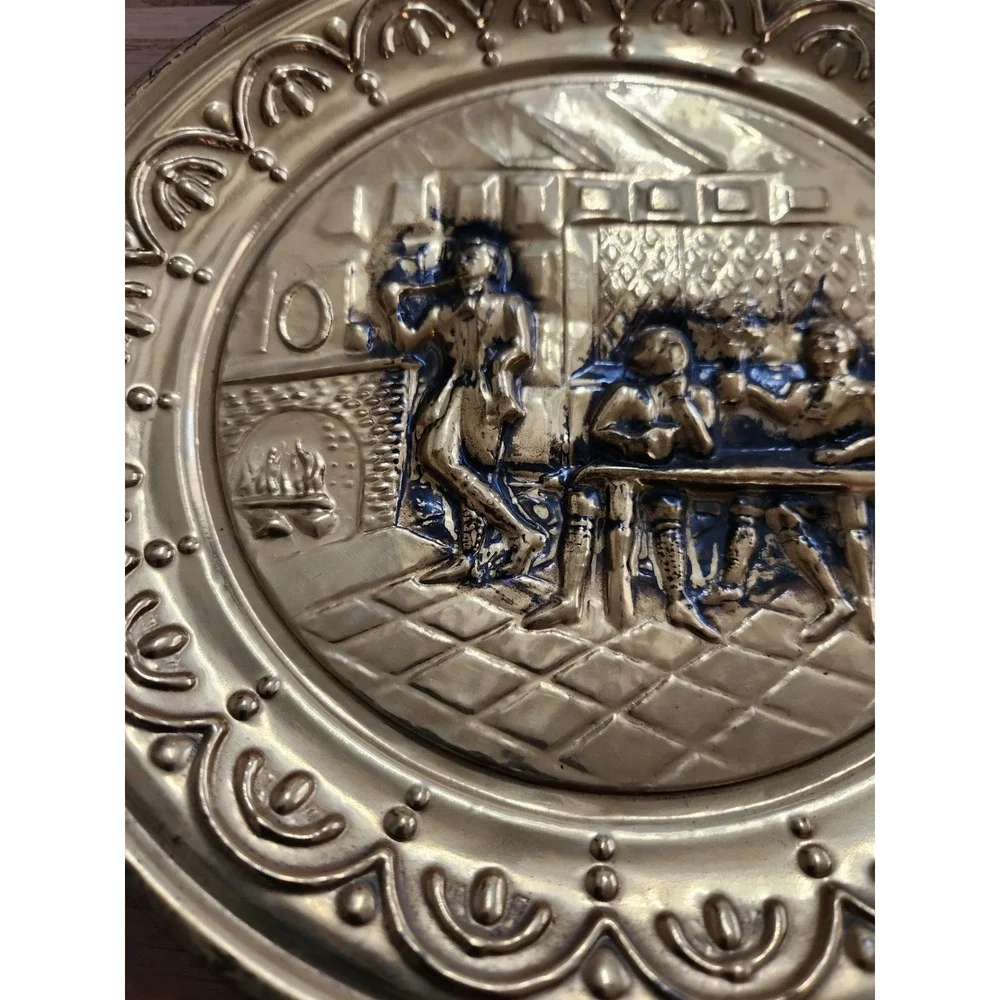 Vintage‎ Peerage England Wall Hang Embossed Brass Round Plate Plaque Tavern Pub